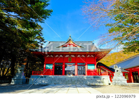 秋の赤城神社本殿 122096979