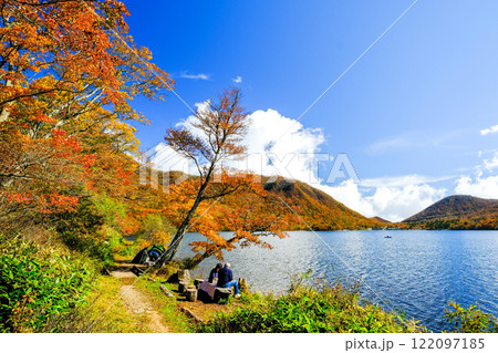 紅葉盛りの赤城大沼キャンプ場 紅葉盛りの赤城大沼キャンプ場 122097185