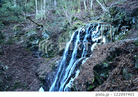 御杖不動滝　【奈良県御杖村】 122097401