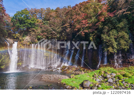 《静岡県》紅葉期の白糸の滝 《静岡県》紅葉期の白糸の滝 122097416