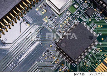 コンピューターマザーボードの高解像度クローズアップ写真 122097542