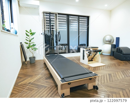 ピラティススタジオの風景 122097579