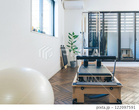 ピラティススタジオの風景 122097591