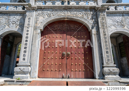 自然に囲まれたベトナムの寺院 Thai vi temple 自然に囲まれたベトナムの寺院 Thai vi temple 122099396