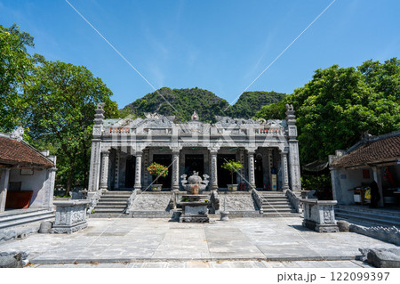 自然に囲まれたベトナムの寺院 Thai vi temple 自然に囲まれたベトナムの寺院 Thai vi temple 122099397