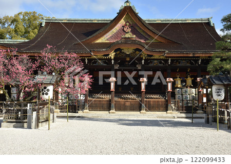 北野天満宮　拝殿と御神木「飛梅」 122099433