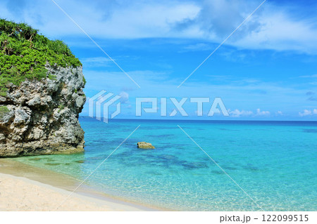 沖縄 宮古島 青空と海(撮影地:砂山ビーチ) 沖縄 宮古島 青空と海(撮影地:砂山ビーチ) 122099515