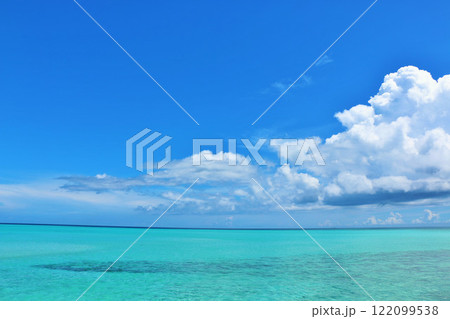 沖縄 宮古島の青空と海 沖縄 宮古島の青空と海 122099538