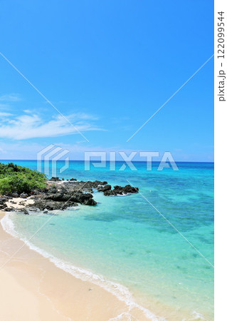 沖縄　宮古島の青空と海 122099544
