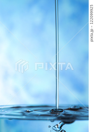 水しぶきのアクションショット 水しぶきのアクションショット 122099925