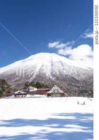 大山の雪景色 (大山まきばみるくの里付近から) 大山の雪景色 (大山まきばみるくの里付近から) 122100092