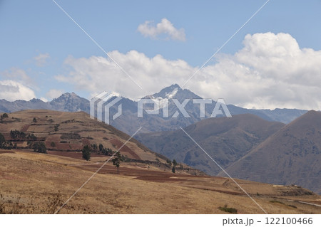 【ペルー】モライ遺跡からの風景 122100466