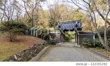 横浜市の名勝地の三渓園・三渓園の冬 122101292