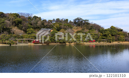 横浜市の名勝地の三渓園・三渓園の冬 122101310