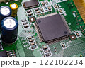 コンピューターマザーボードの高解像度クローズアップ写真 122102234