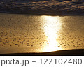 朝日に輝く海 122102480