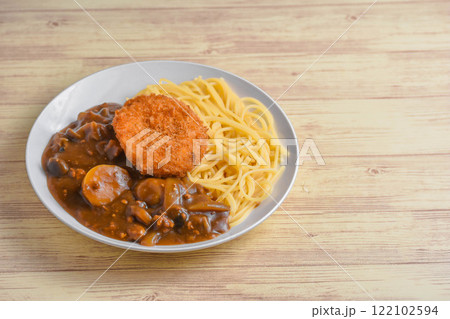 カレーコロッケパスタ 122102594