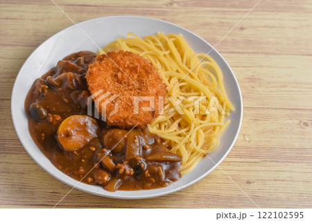 カレーコロッケパスタ カレーコロッケパスタ 122102595