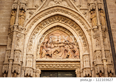 Campanillas Gate of the Cathedral of Seville. 122103627