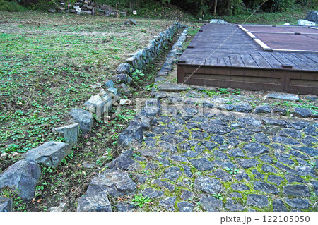 八王子城  御主殿エリアの建物跡の復元【東京都八王子市】 122105050