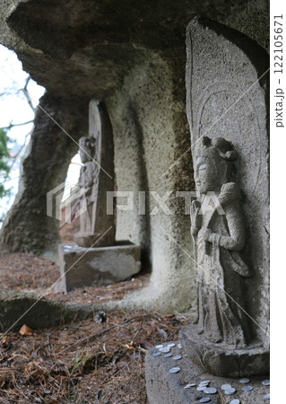 霊場松島を象徴する雄島の石仏たち 122105671