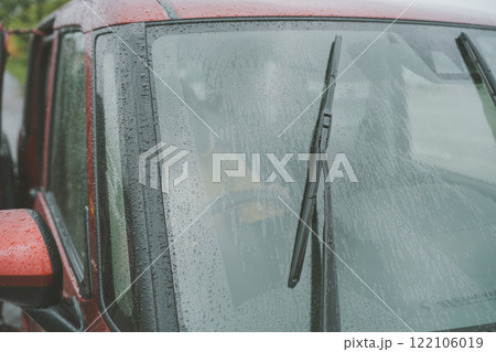 雨の日の運転 122106019