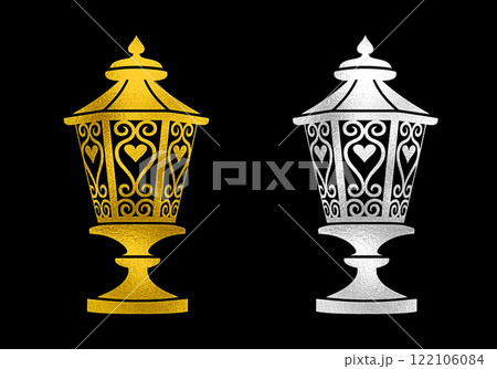 おしゃれなアンティークのスタンドライトのゴールドとシルバーのシルエットイラスト　黒背景の切り抜き 122106084