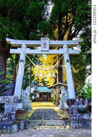 鳥居 秋晴れ光芒と神社の秋景色風景 八面社(はちめんしゃ) / 市下神社(南阿蘇村) 鳥居 秋晴れ光芒と神社の秋景色風景 八面社(はちめんしゃ) / 市下神社(南阿蘇村) 122106913