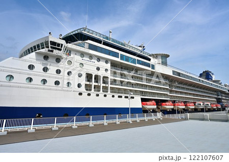 Celebrity Millennium(セレブリティ・ミレニアム)神戸港に停泊中の様子 Celebrity Millennium(セレブリティ・ミレニアム)神戸港に停泊中の様子 122107607
