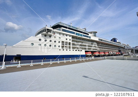 Celebrity Millennium(セレブリティ・ミレニアム)神戸港に停泊中の様子 Celebrity Millennium(セレブリティ・ミレニアム)神戸港に停泊中の様子 122107611