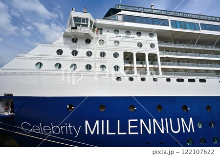 Celebrity Millennium(セレブリティ・ミレニアム)神戸港に停泊中の様子 Celebrity Millennium(セレブリティ・ミレニアム)神戸港に停泊中の様子 122107622