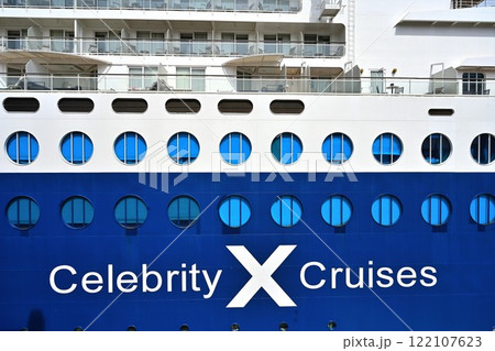 Celebrity Millennium（セレブリティ・ミレニアム）神戸港に停泊中の様子 122107623