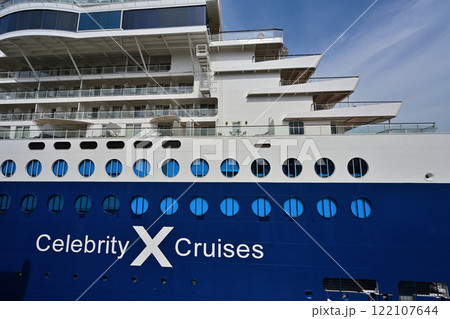 Celebrity Millennium(セレブリティ・ミレニアム)神戸港に停泊中の様子 Celebrity Millennium(セレブリティ・ミレニアム)神戸港に停泊中の様子 122107644