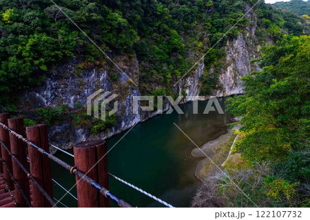 吊橋から観える風景　秋の紅葉スポット・キャンプ場　行楽地スポット　立神峡(八代郡氷川町) 122107732