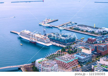 日本の横浜都市景観 初入港。新港ふ頭客船ターミナルのバイキング・エデンや第三鳳栄丸などを望む=19日 日本の横浜都市景観 初入港。新港ふ頭客船ターミナルのバイキング・エデンや第三鳳栄丸などを望む=19日 122108303