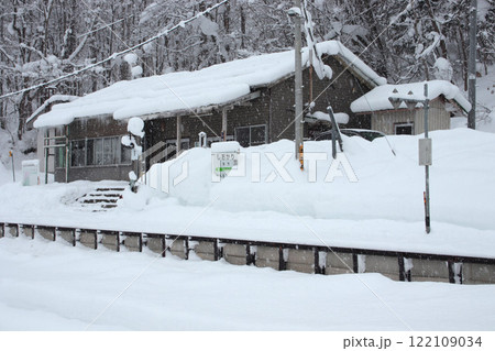 辺り一面、雪化粧に覆われた塩狩駅 辺り一面、雪化粧に覆われた塩狩駅 122109034