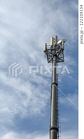 Mobile data tower with antennas against a blue sky 122109134