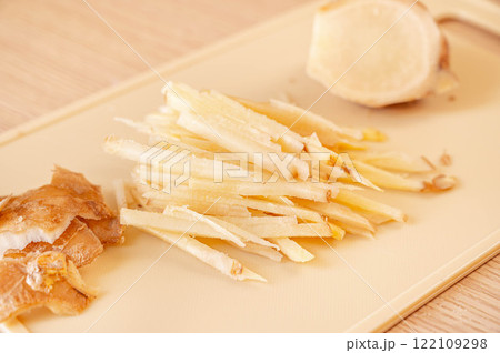 生姜の太い千切り 122109298