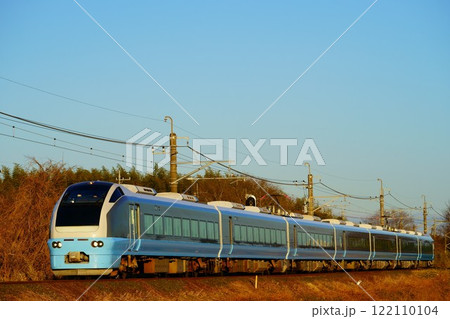 E653系（水色のフレッシュひたち色）で運転された特急開運成田山初詣群馬号 122110104