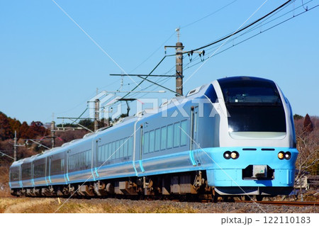 水色のフレッシュひたち色が映える特急開運成田山初詣群馬号 122110183