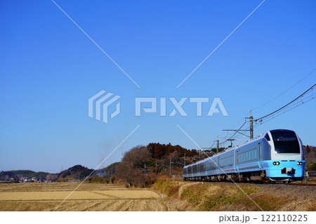 【冬の田園風景とE653系】特急開運成田山初詣群馬号 122110225