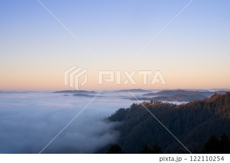 天空の城　雲海に浮かぶ備中松山城 122110254