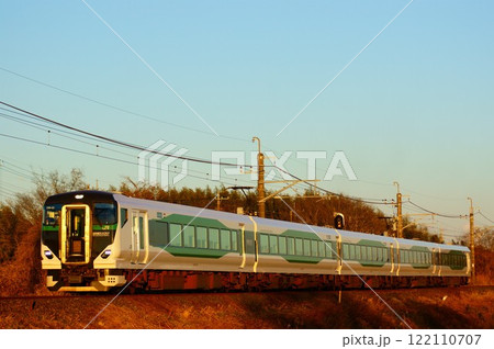 【成田線:小林~安食】夕陽に照らされたE257系5500番台 【成田線:小林~安食】夕陽に照らされたE257系5500番台 122110707