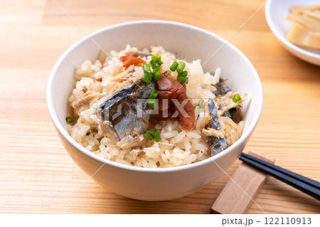 さばと梅干しの炊き込みご飯 122110913