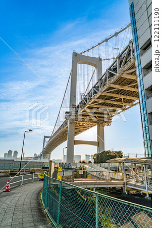 芝浦南ふ頭公園から見見上げるレインボーブリッジ 芝浦南ふ頭公園から見見上げるレインボーブリッジ 122111190