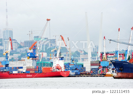 ships in port in rainy weather in Vladivostok 122111455