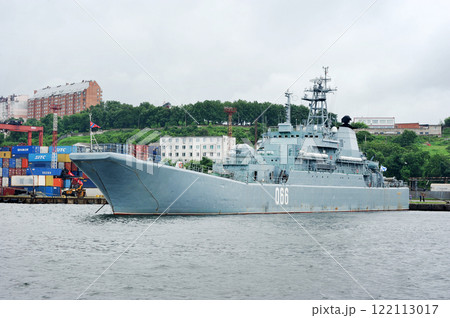 warships in the bay of Vladivostok 122113017