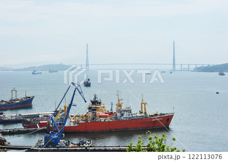 ships in the sea bay of Vladivostok 122113076