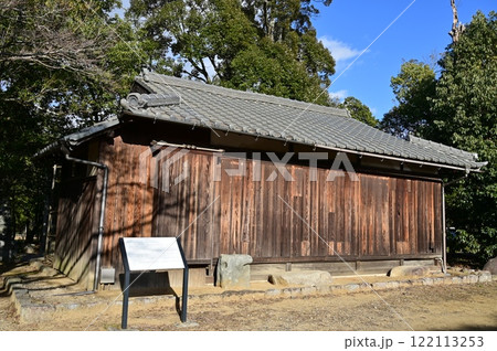 亀山城本丸東南隅に再移築された明治天皇行在所 122113253