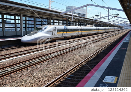 姫路駅を停車中のひかりレールスター 姫路駅を停車中のひかりレールスター 122114862